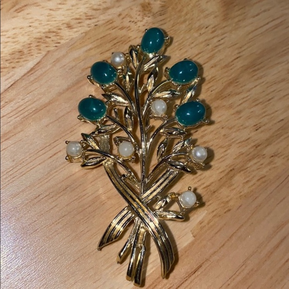 Vintage Sarah Coventry Brooch Green Pearl‎ Stones